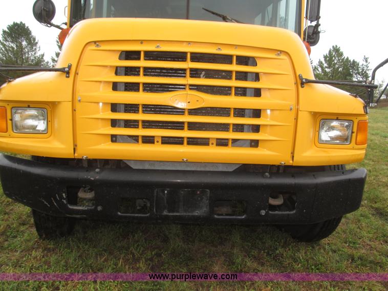 image for item F7123 1997 Ford Thomas B800 school bus