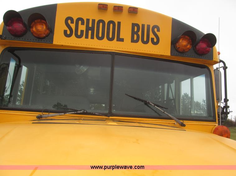 image for item F7123 1997 Ford Thomas B800 school bus