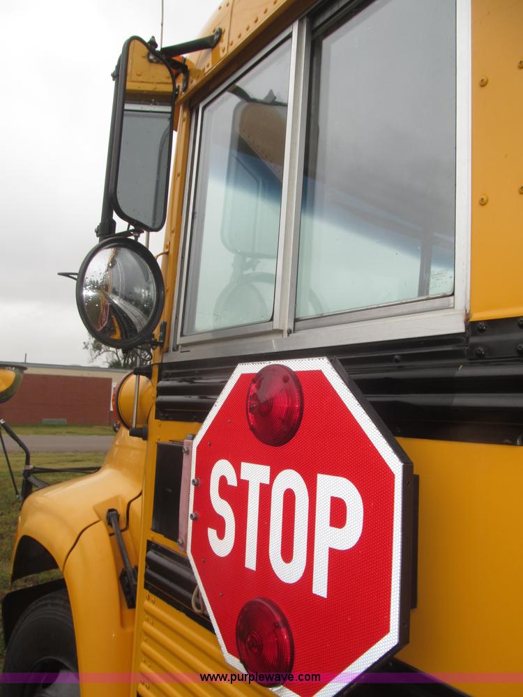 image for item F7123 1997 Ford Thomas B800 school bus