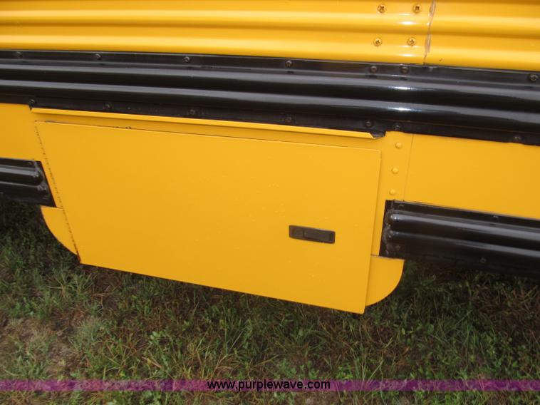 image for item F7123 1997 Ford Thomas B800 school bus