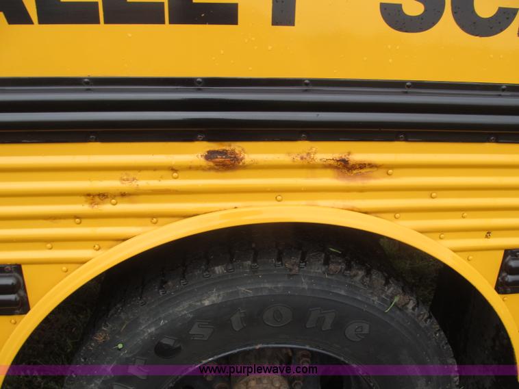 image for item F7123 1997 Ford Thomas B800 school bus