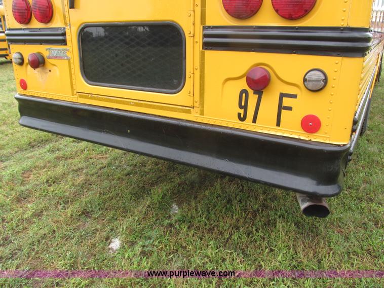 image for item F7123 1997 Ford Thomas B800 school bus
