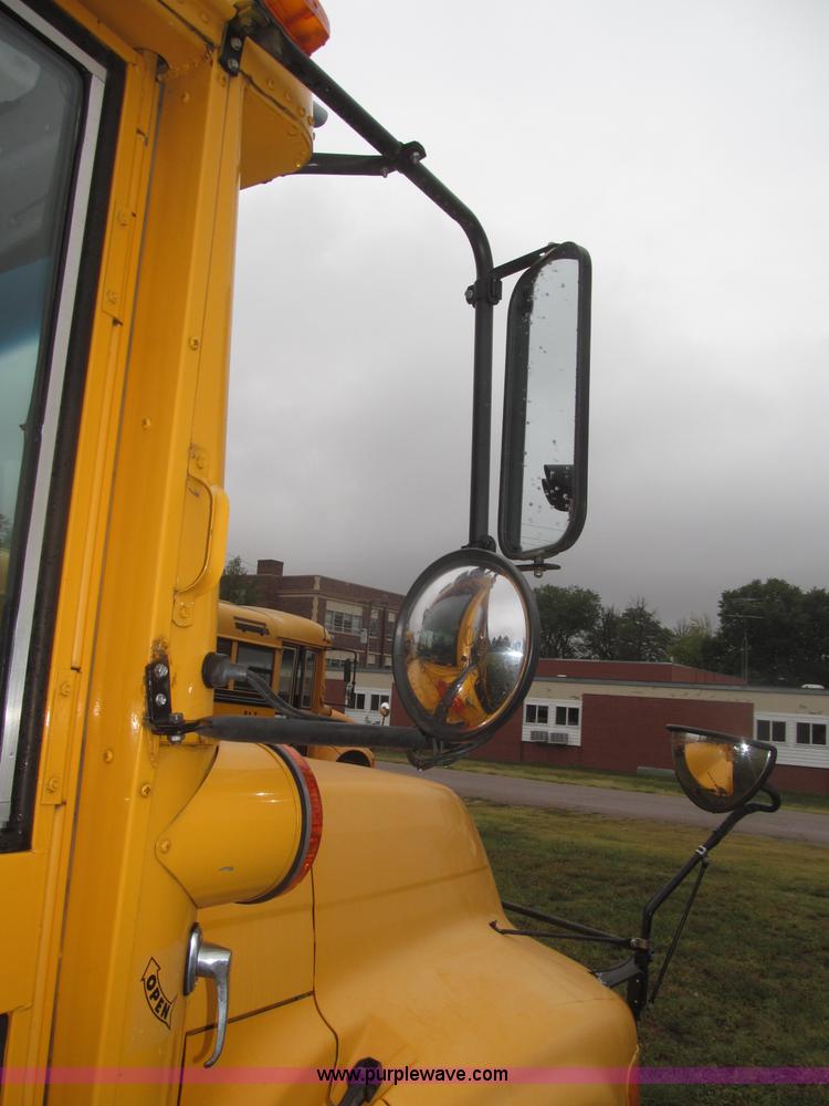 image for item F7123 1997 Ford Thomas B800 school bus
