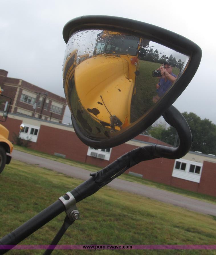 image for item F7123 1997 Ford Thomas B800 school bus