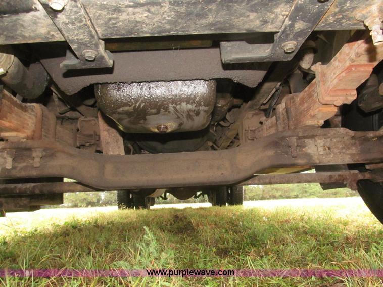 image for item F7123 1997 Ford Thomas B800 school bus