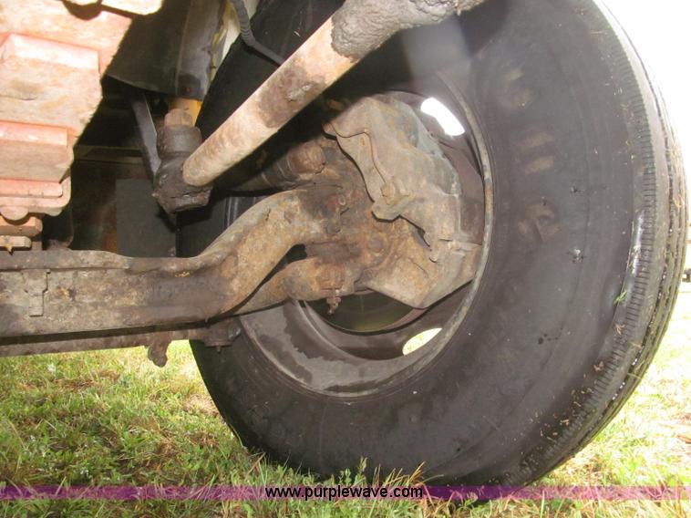 image for item F7123 1997 Ford Thomas B800 school bus