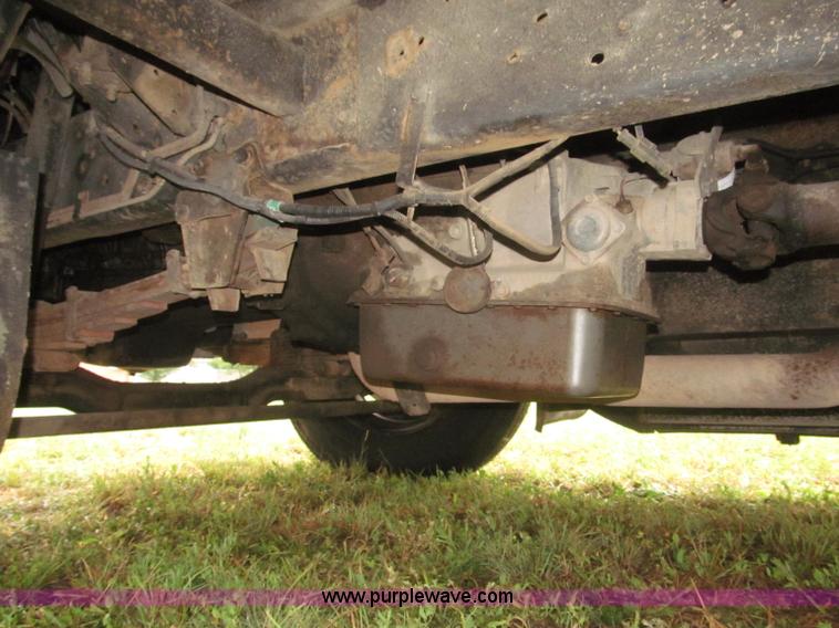 image for item F7123 1997 Ford Thomas B800 school bus