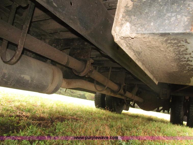 image for item F7123 1997 Ford Thomas B800 school bus