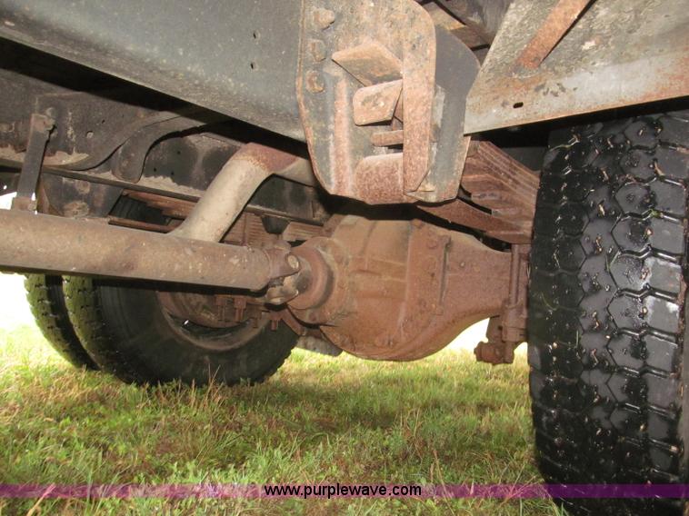 image for item F7123 1997 Ford Thomas B800 school bus