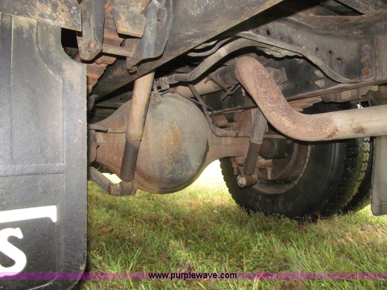 image for item F7123 1997 Ford Thomas B800 school bus