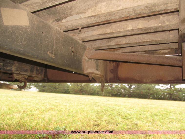 image for item F7123 1997 Ford Thomas B800 school bus