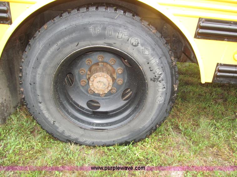 image for item F7123 1997 Ford Thomas B800 school bus