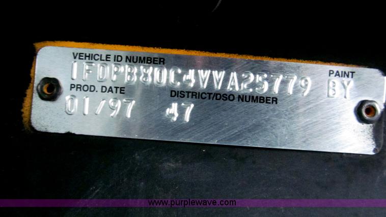 image for item F7123 1997 Ford Thomas B800 school bus