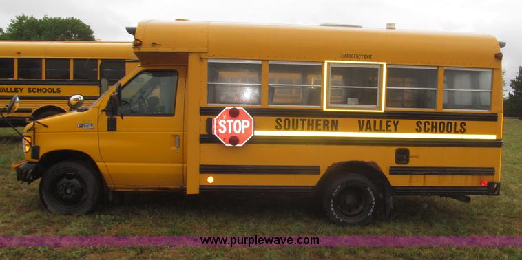 image for item F7125 1998 Ford Econoline 350 school bus