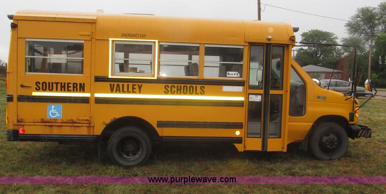 image for item F7125 1998 Ford Econoline 350 school bus