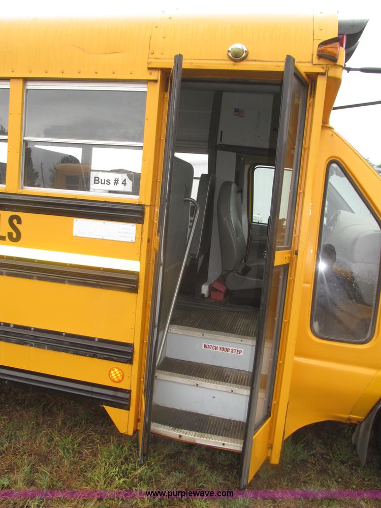 image for item F7125 1998 Ford Econoline 350 school bus