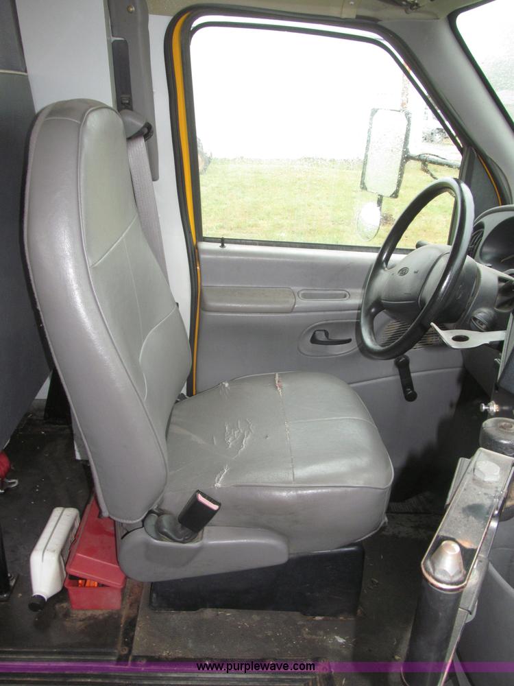 image for item F7125 1998 Ford Econoline 350 school bus