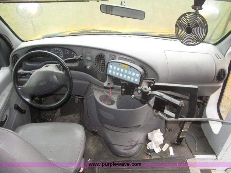 image for item F7125 1998 Ford Econoline 350 school bus