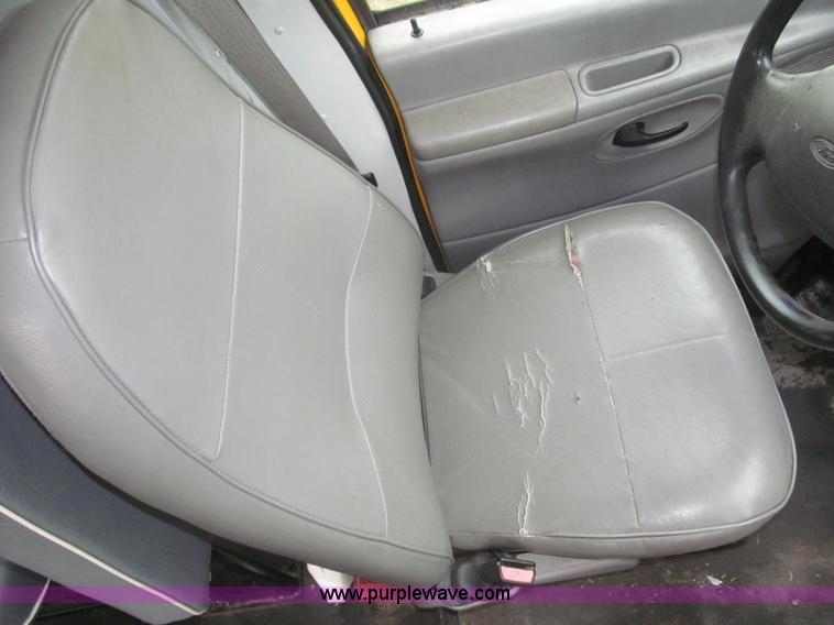 image for item F7125 1998 Ford Econoline 350 school bus