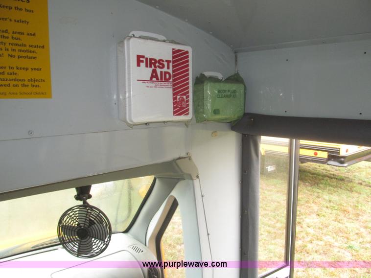 image for item F7125 1998 Ford Econoline 350 school bus