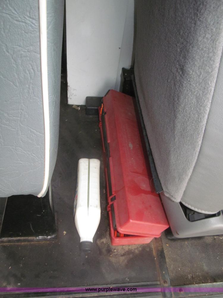 image for item F7125 1998 Ford Econoline 350 school bus