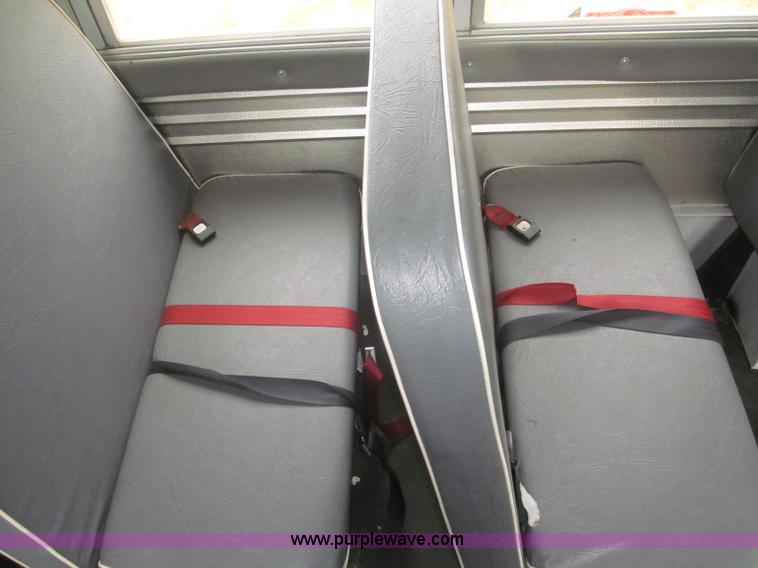 image for item F7125 1998 Ford Econoline 350 school bus