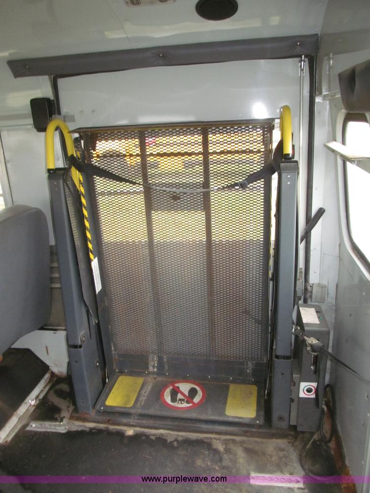 image for item F7125 1998 Ford Econoline 350 school bus