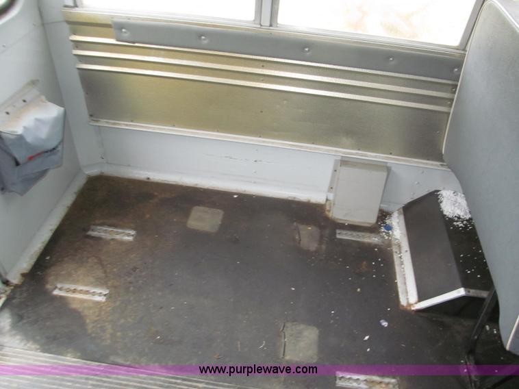 image for item F7125 1998 Ford Econoline 350 school bus