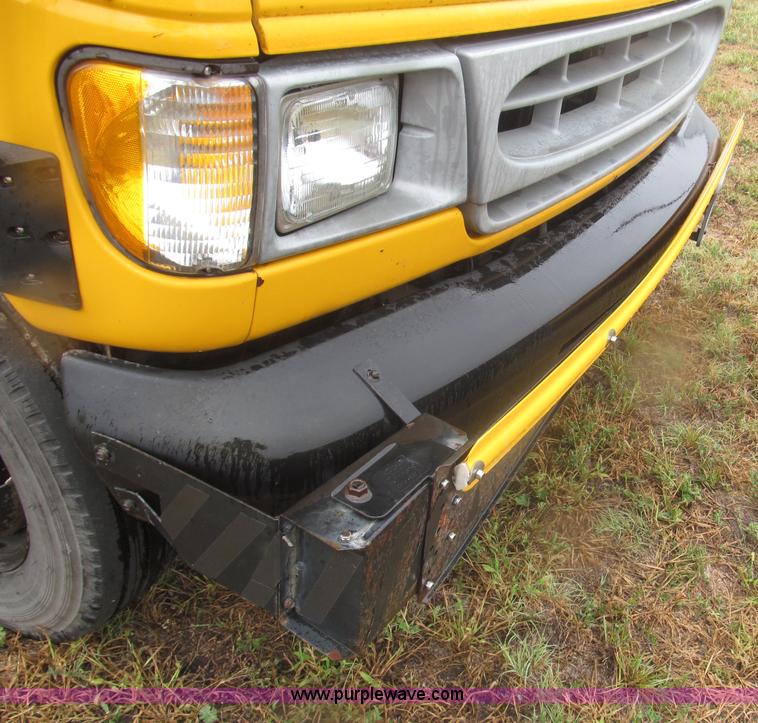 image for item F7125 1998 Ford Econoline 350 school bus