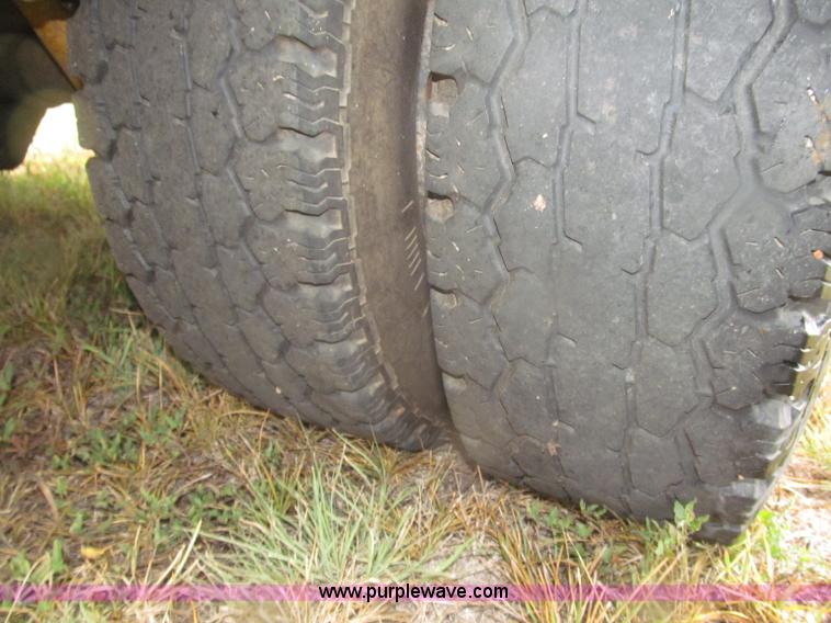 image for item F7125 1998 Ford Econoline 350 school bus