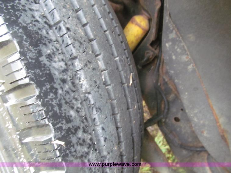 image for item F7125 1998 Ford Econoline 350 school bus