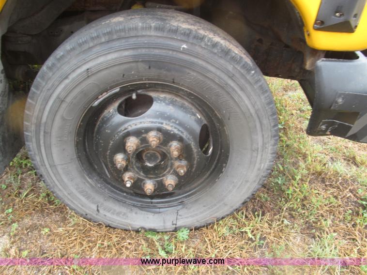 image for item F7125 1998 Ford Econoline 350 school bus