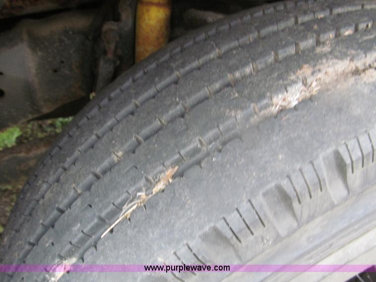 image for item F7125 1998 Ford Econoline 350 school bus