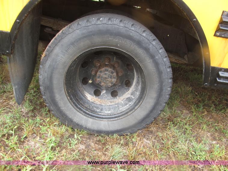 image for item F7125 1998 Ford Econoline 350 school bus