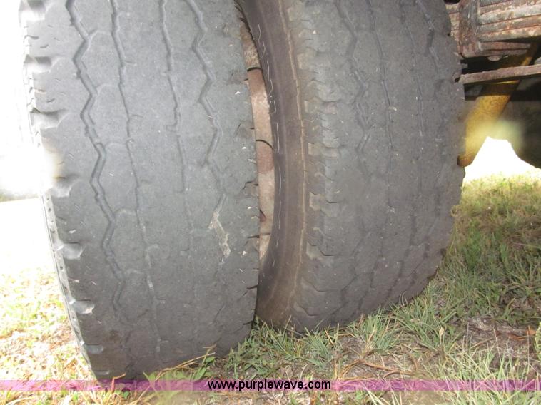 image for item F7125 1998 Ford Econoline 350 school bus