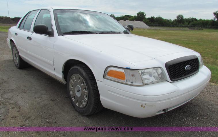 image for item G4143 2005 Ford Crown Victoria Police Interceptor