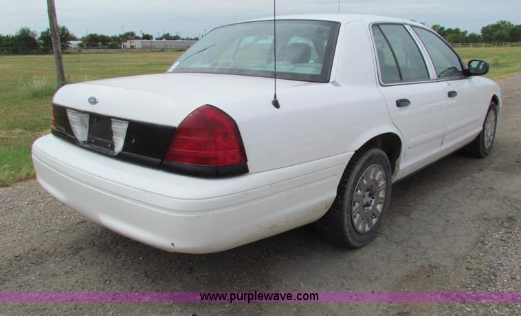 image for item G4143 2005 Ford Crown Victoria Police Interceptor