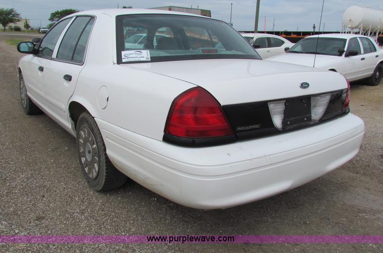 image for item G4143 2005 Ford Crown Victoria Police Interceptor