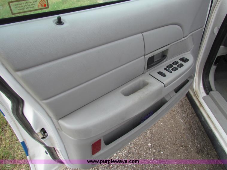 image for item G4143 2005 Ford Crown Victoria Police Interceptor