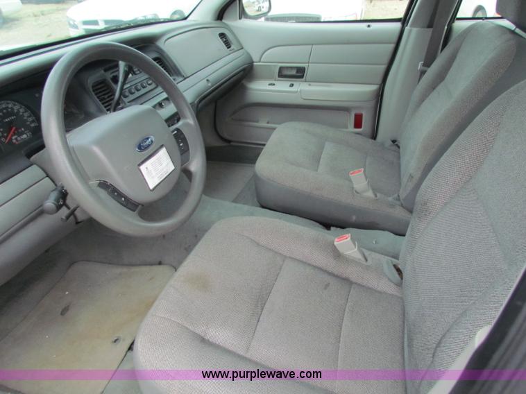 image for item G4143 2005 Ford Crown Victoria Police Interceptor