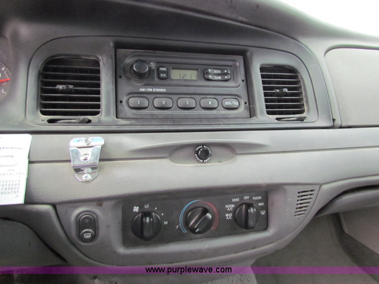image for item G4143 2005 Ford Crown Victoria Police Interceptor