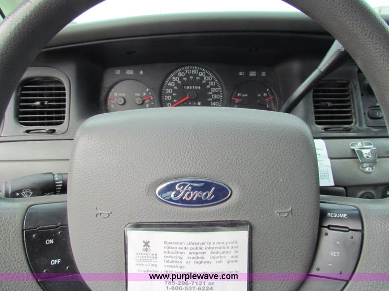 image for item G4143 2005 Ford Crown Victoria Police Interceptor