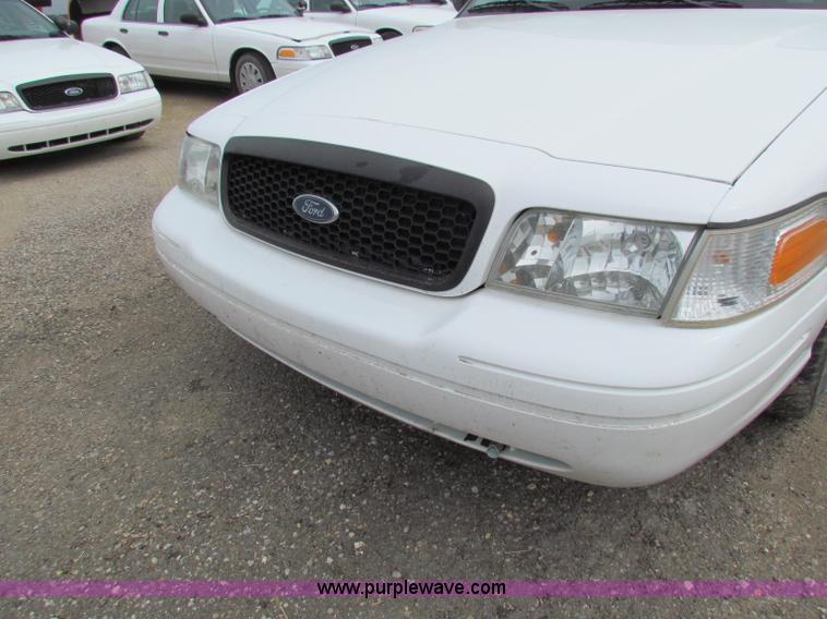 image for item G4143 2005 Ford Crown Victoria Police Interceptor