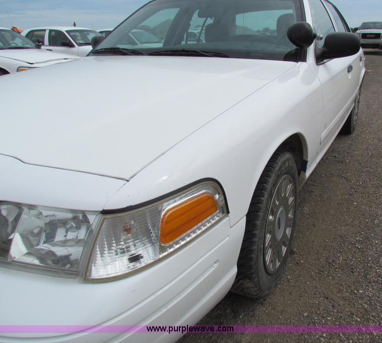 image for item G4143 2005 Ford Crown Victoria Police Interceptor
