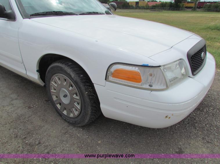 image for item G4143 2005 Ford Crown Victoria Police Interceptor