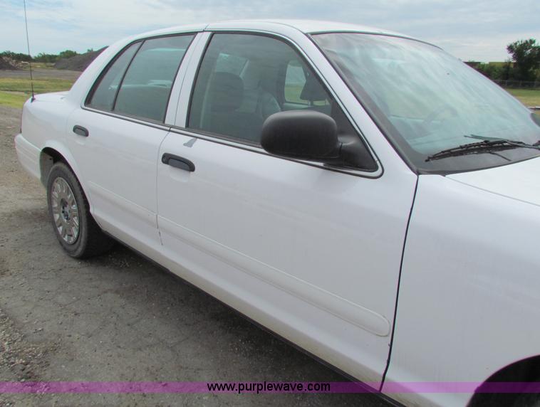 image for item G4143 2005 Ford Crown Victoria Police Interceptor