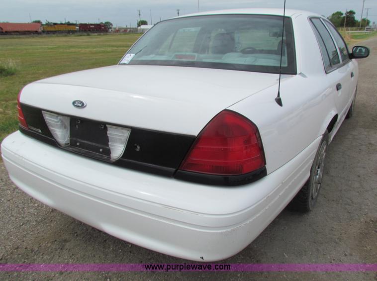 image for item G4143 2005 Ford Crown Victoria Police Interceptor
