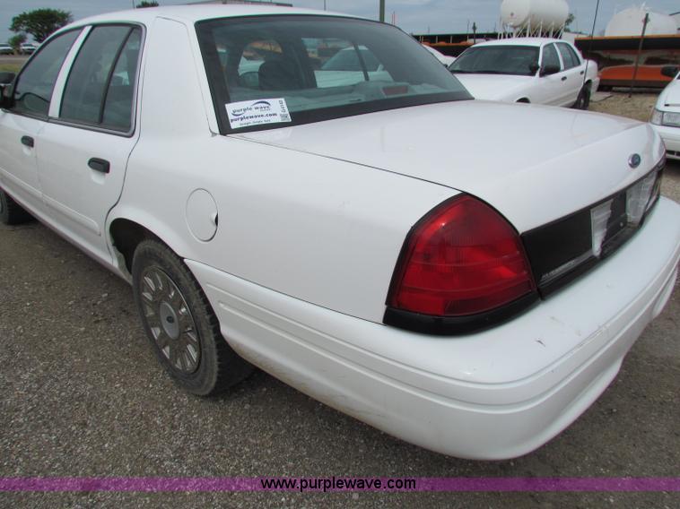 image for item G4143 2005 Ford Crown Victoria Police Interceptor