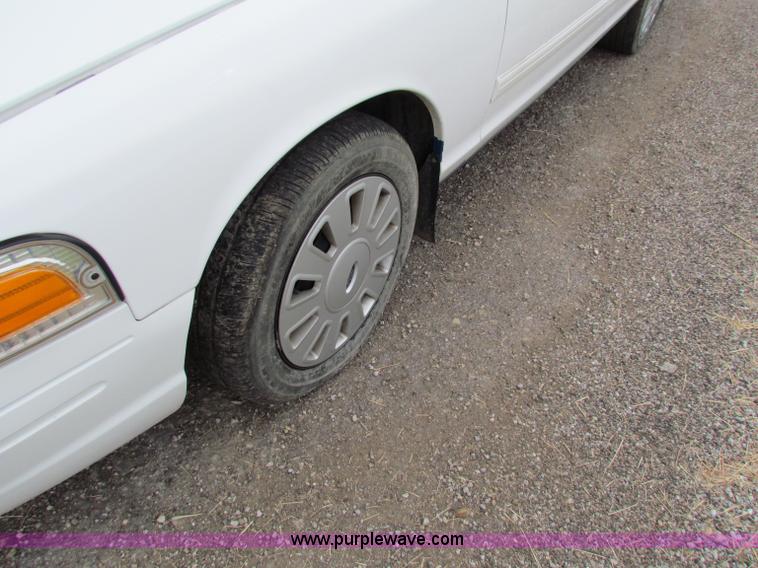 image for item G4146 2009 Ford Crown Victoria Police Interceptor