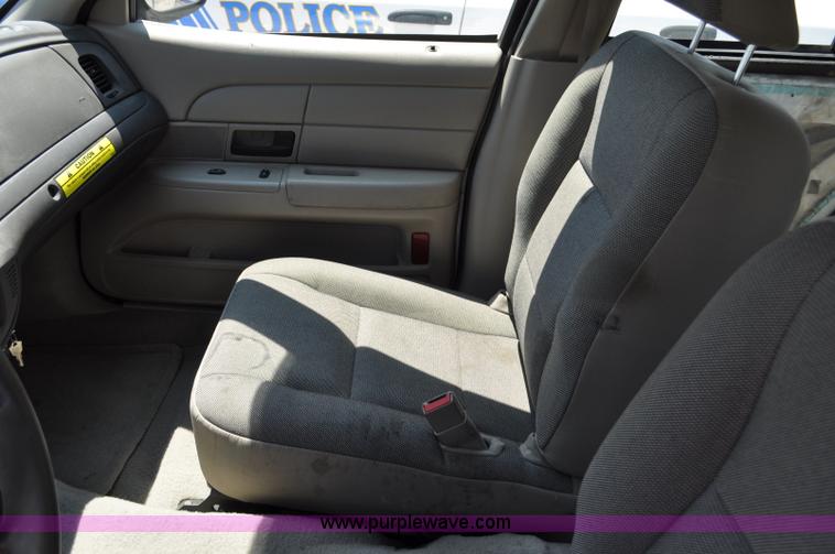 image for item G6061 2007 Ford Crown Victoria Police Interceptor